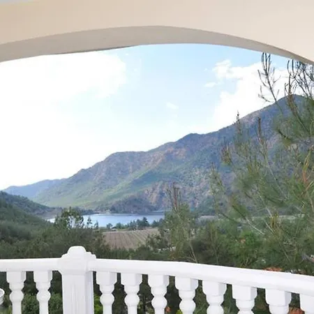Shark With Amazing Lake View And Pool * Akkaya